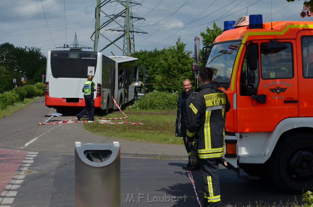 Schwerer Bus Unfall Koeln Porz Gremberghoven Neuenhofstr P344.JPG - Miklos Laubert
